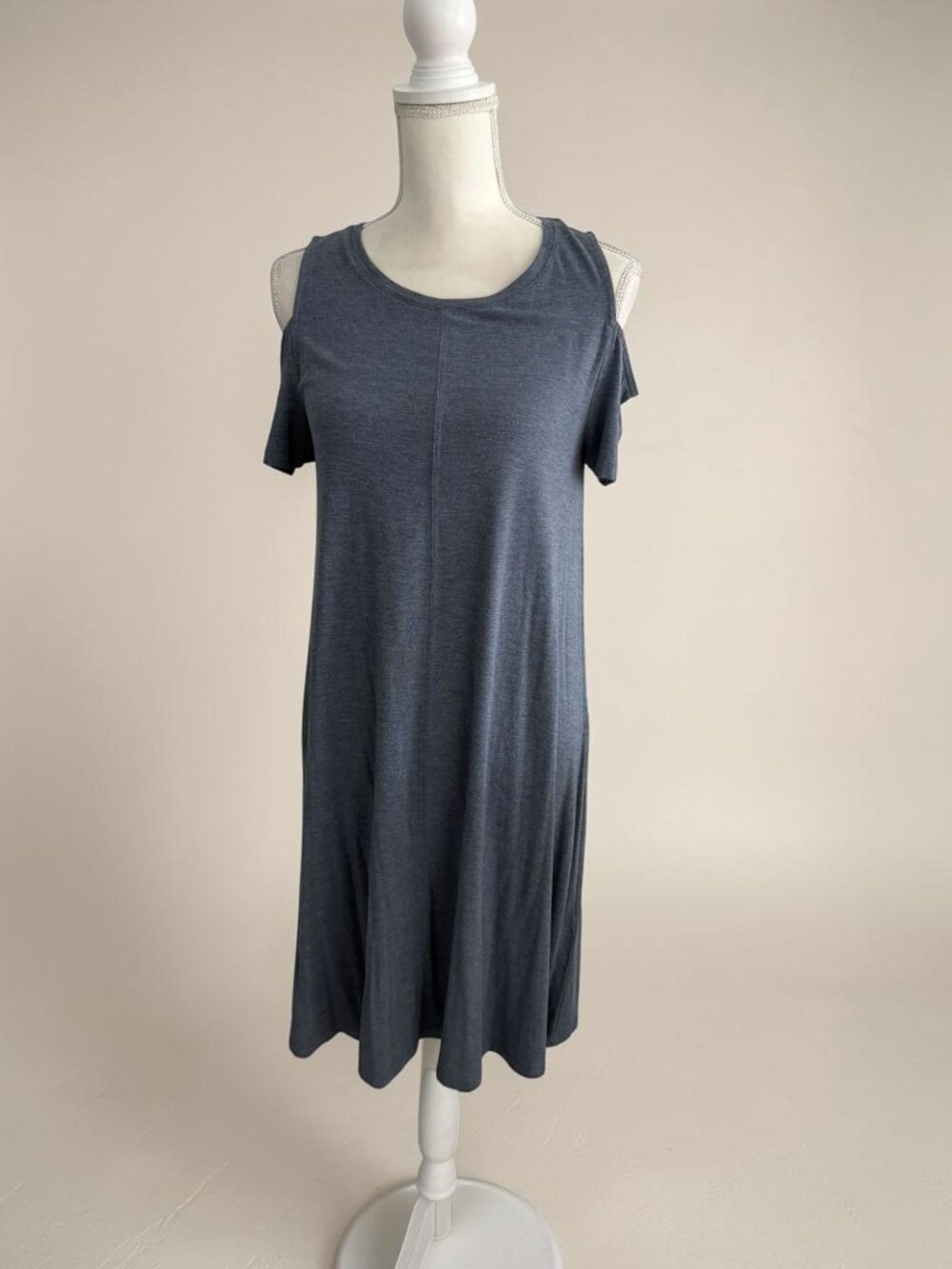 PARAPHRASE Blue Stretch Cold Shoulder Dress Size Medium